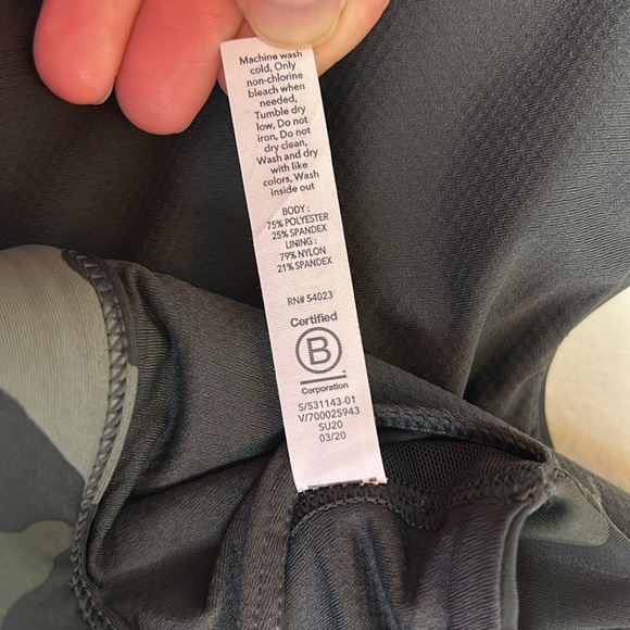 Athleta Sports Bra A B C Cup Compression Camouflage Green Black Medium Keyhole - Picture 8 of 8